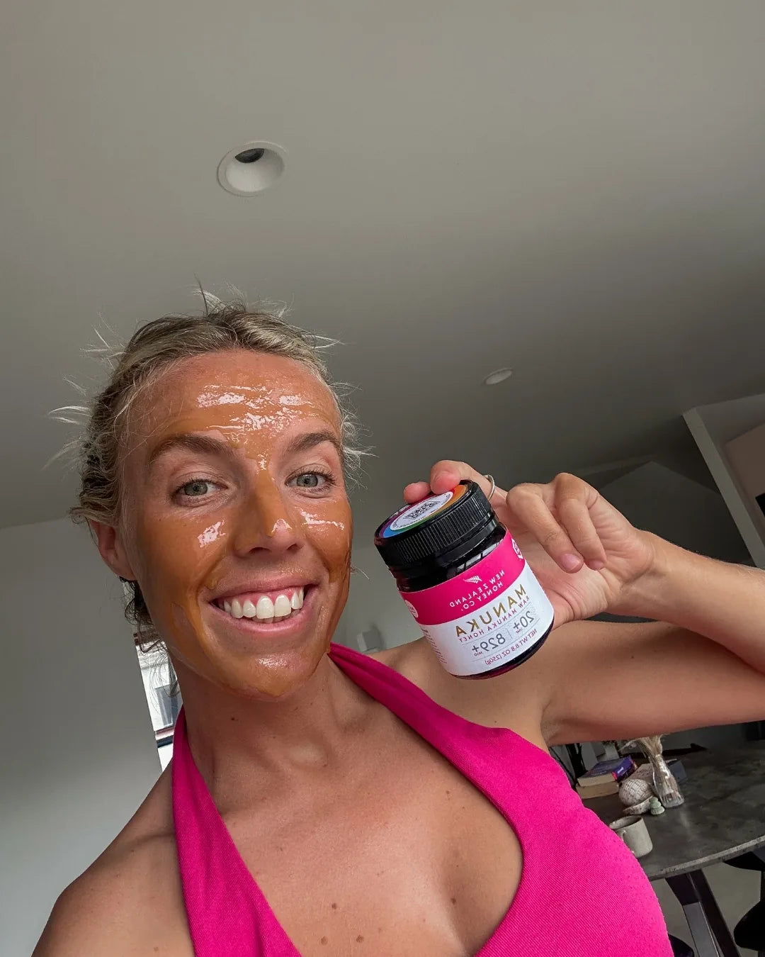 The weekly Manuka mask, in three steps.